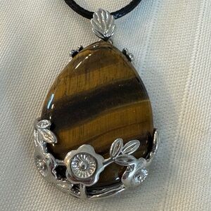 Tiger Eye necklace tear drop shape on silver tone floral stone holder 1.5” new